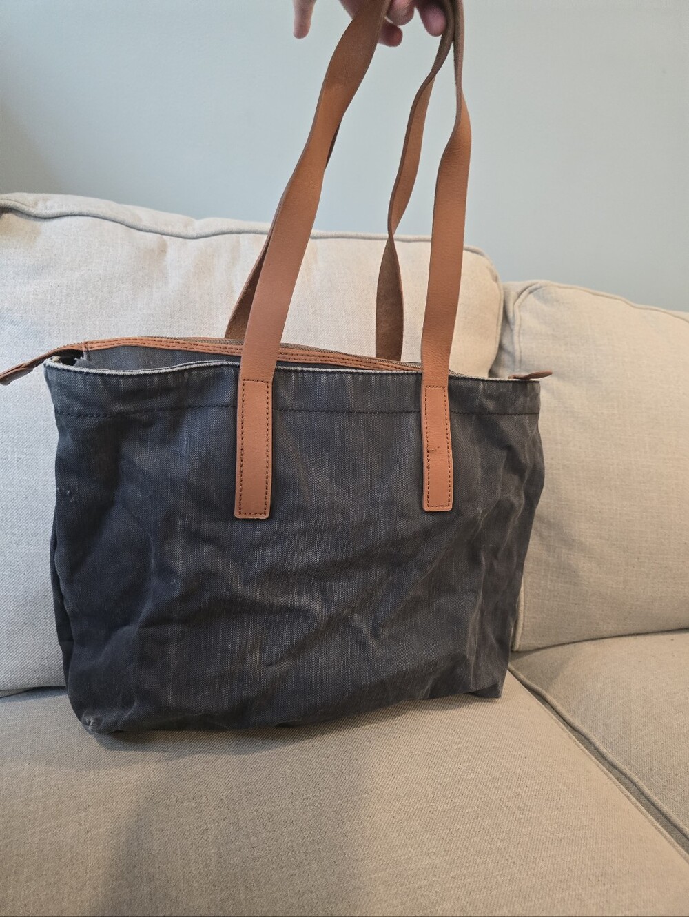 Everlane Tote With Zipper Closure